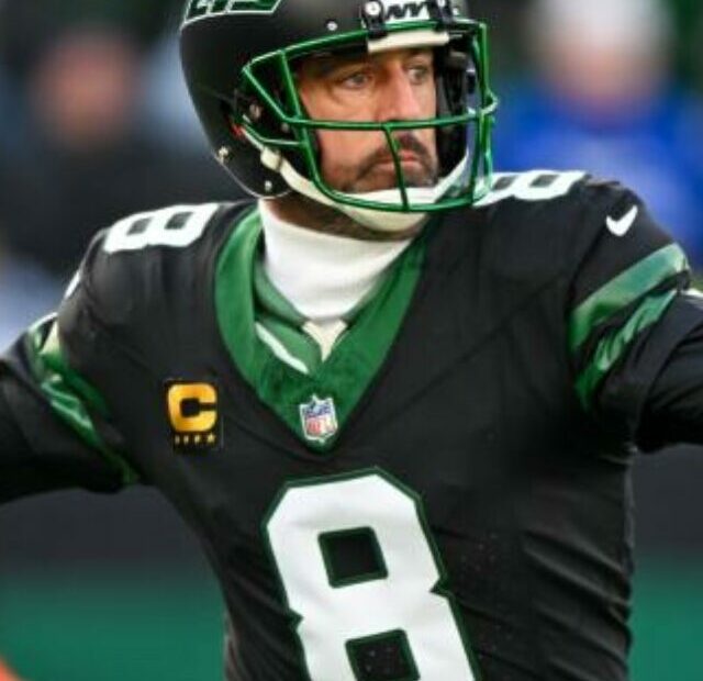 NFL world reacts to Steelers' 'aggressive' Aaron Rodgers contract.