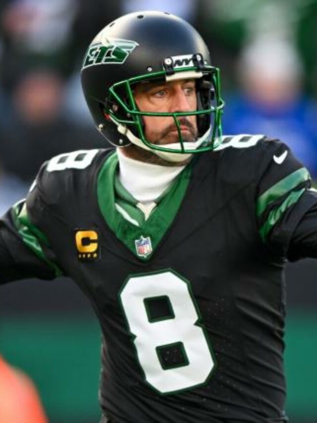NFL world reacts to Steelers’ ‘aggressive’ Aaron Rodgers contract.