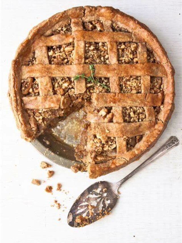 Savory Pie with Pears and Gorgonzola