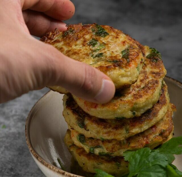 Flourless zucchini pancakes are crispy, nutritious, and delicious!