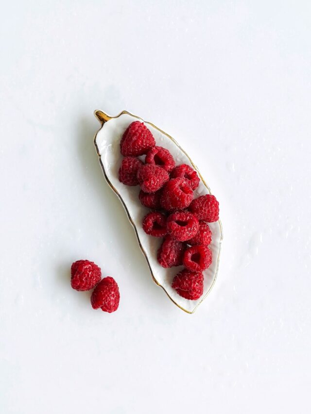 How to Wash Raspberries Properly