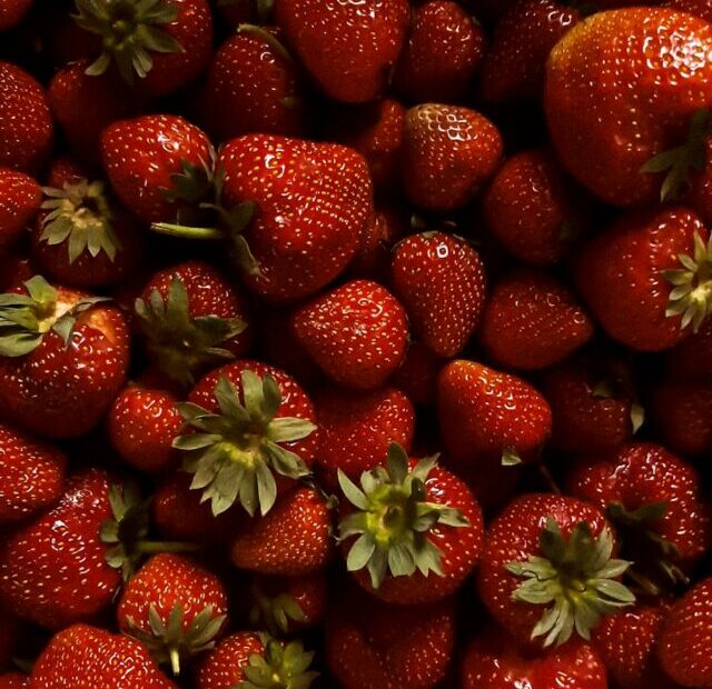 how many calories in strawberries