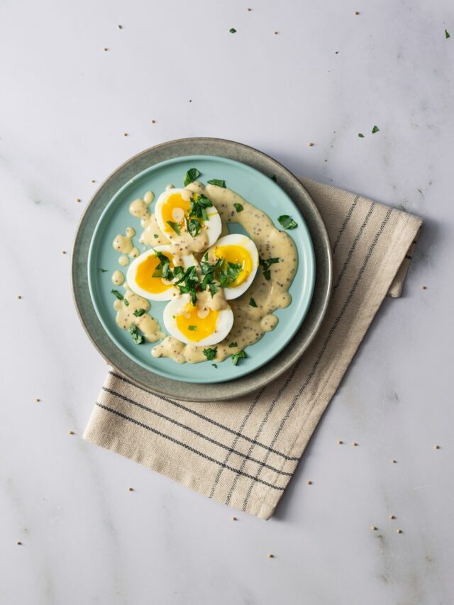 How to Peel Hard-Boiled Eggs the Easy Way